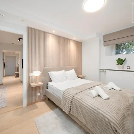 Quiet 2br, Free Parking, Workspace & Fast Wifi Reval