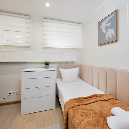 Quiet 2br, Free Parking, Workspace & Fast Wifi Apartment *