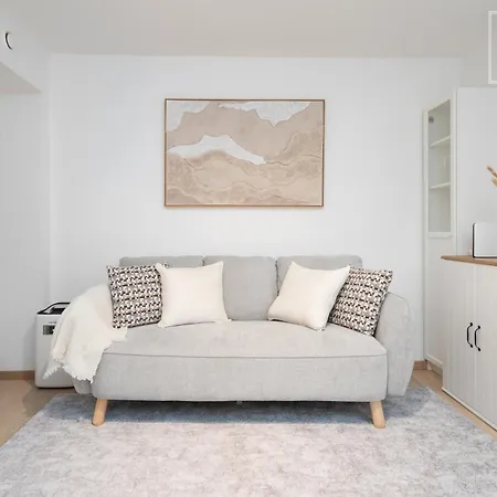 Apartment Quiet 2br, Free Parking, Workspace & Fast Wifi