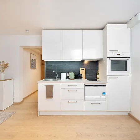 Quiet 2br, Free Parking, Workspace & Fast Wifi Apartment Reval