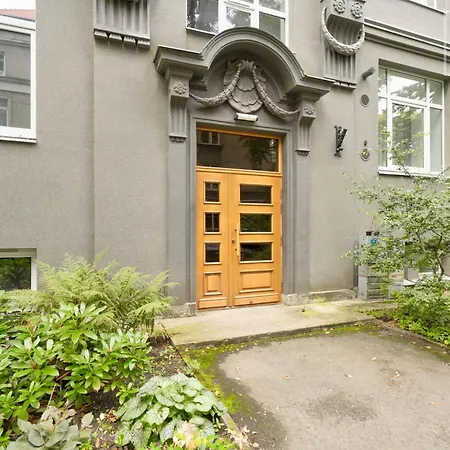 Quiet 2br, Free Parking, Workspace & Fast Wifi * Reval